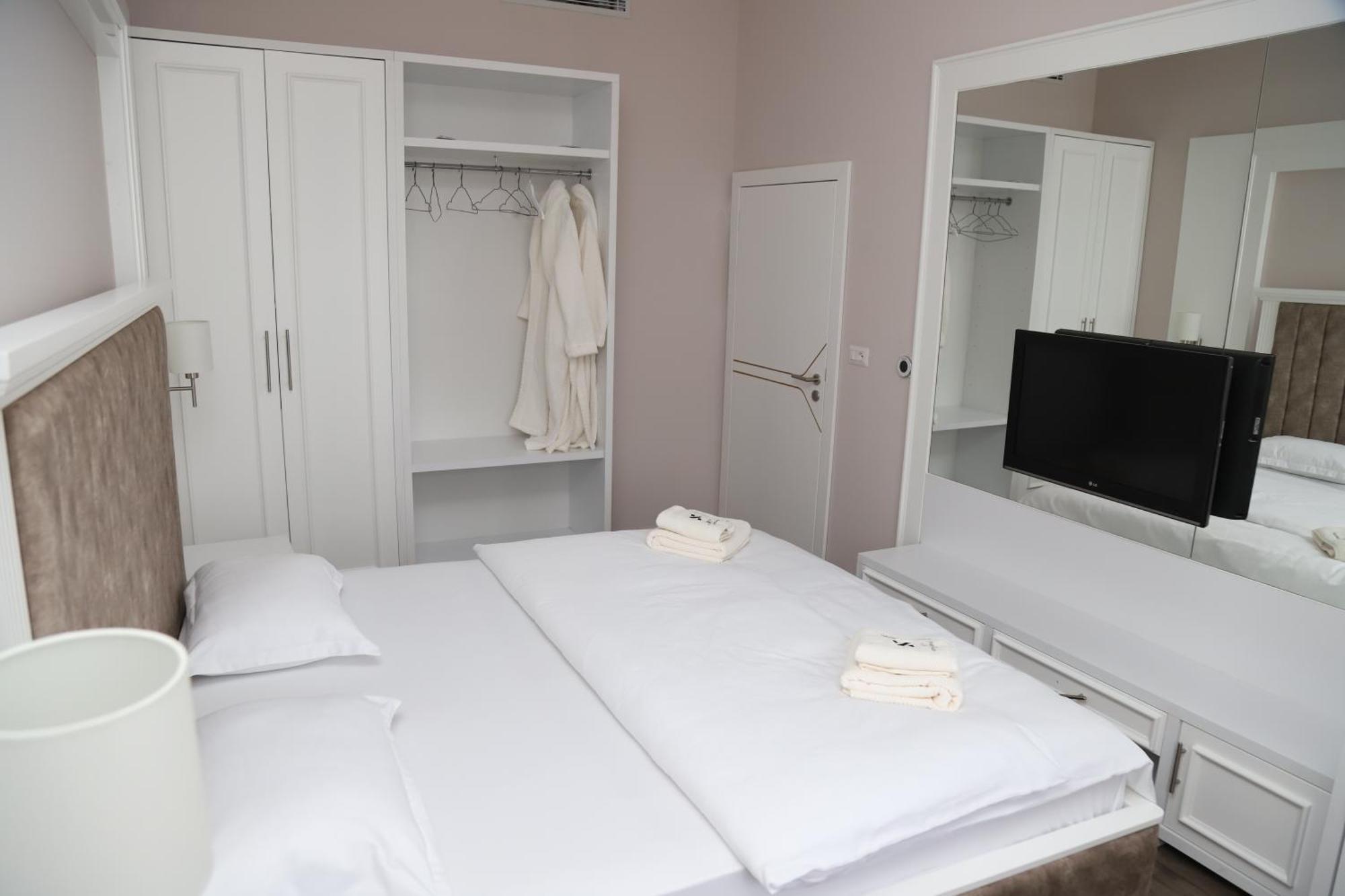 Sky Hotel Prizren Eksteriør bilde