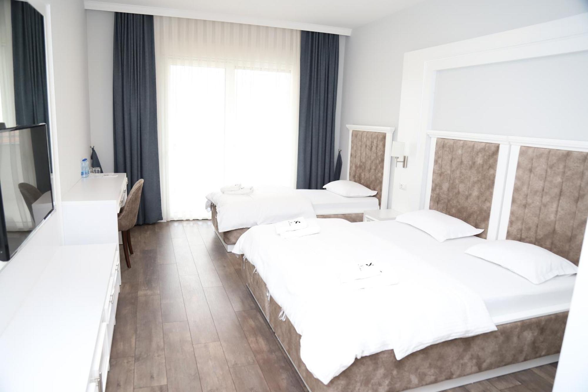 Sky Hotel Prizren Eksteriør bilde