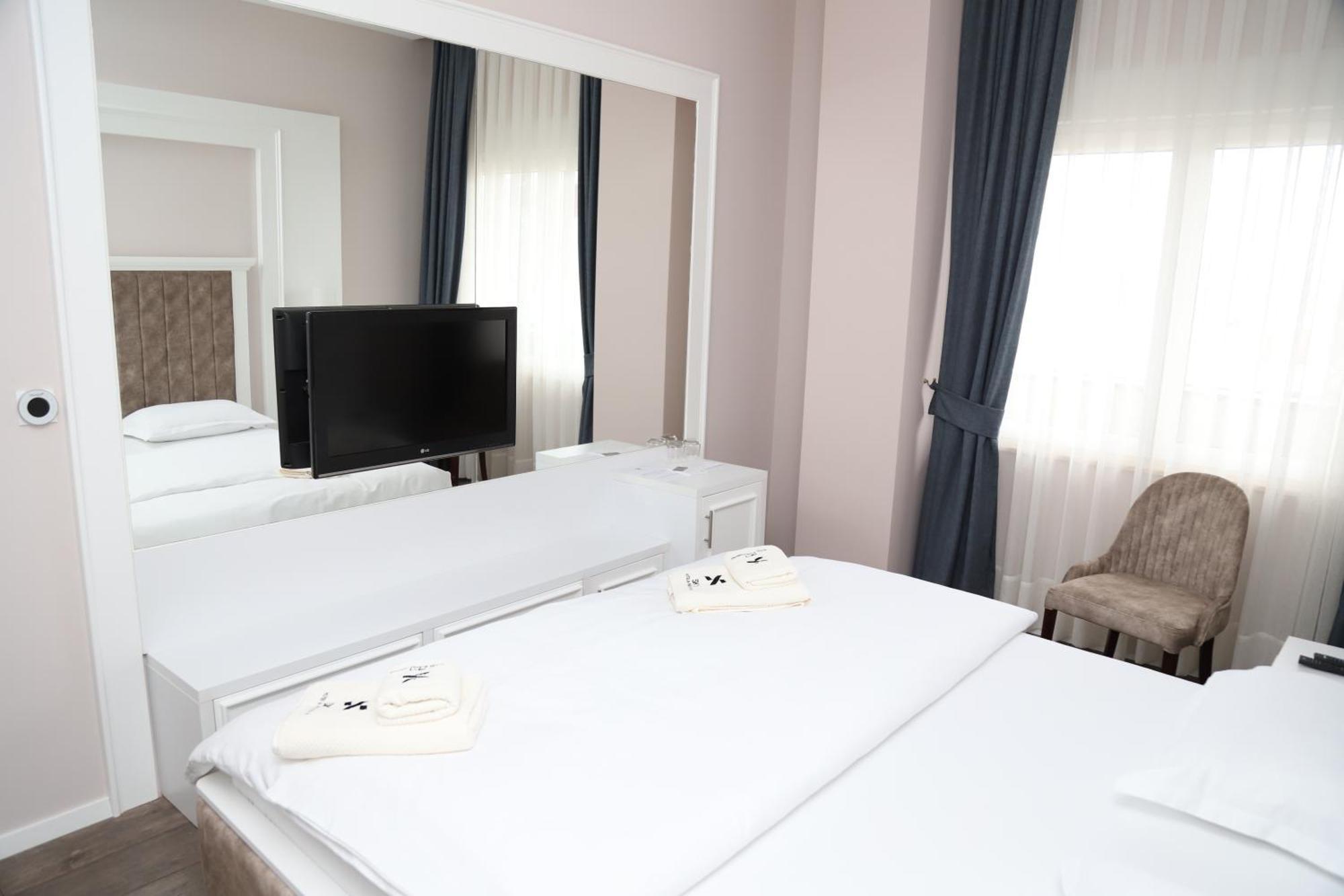 Sky Hotel Prizren Eksteriør bilde