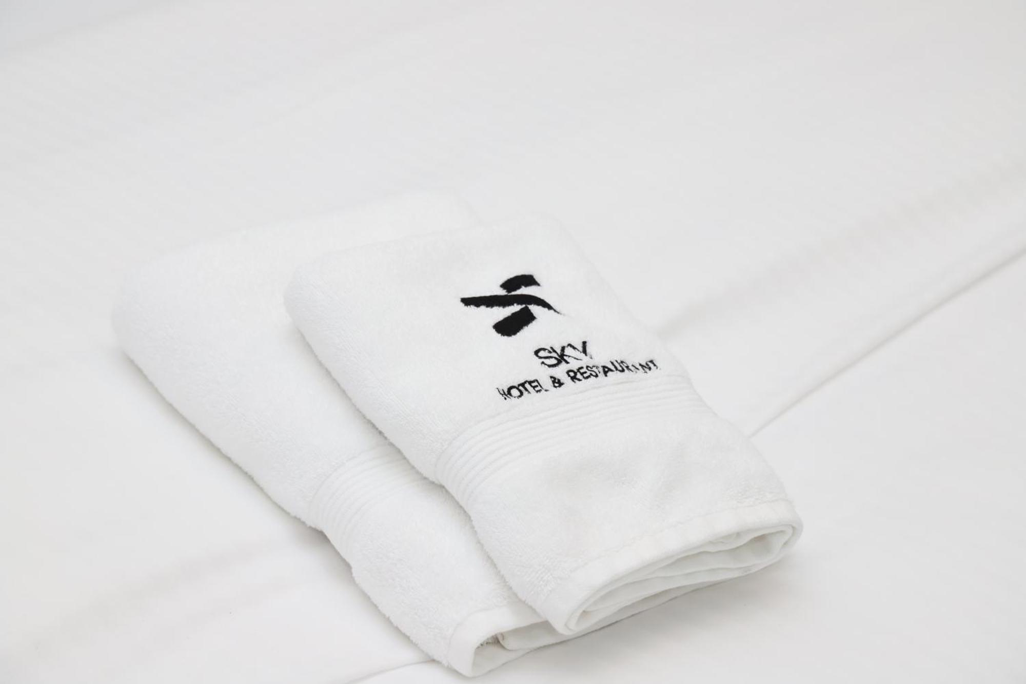 Sky Hotel Prizren Eksteriør bilde