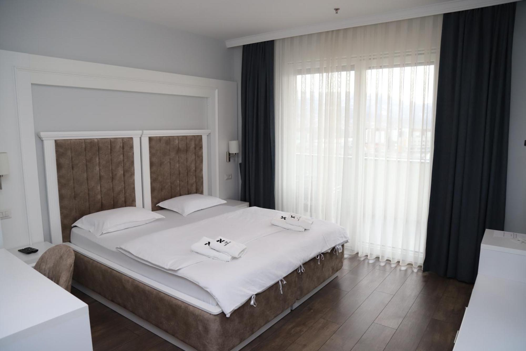 Sky Hotel Prizren Eksteriør bilde