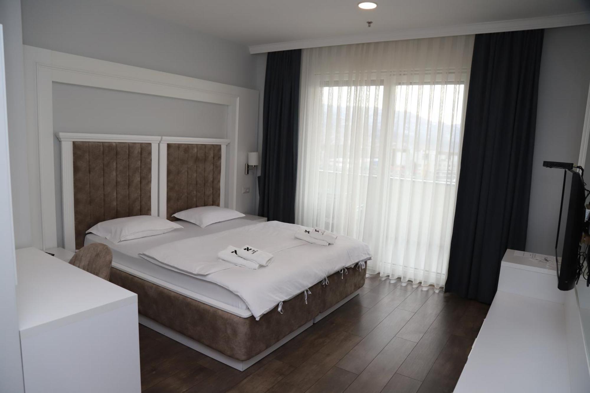 Sky Hotel Prizren Eksteriør bilde