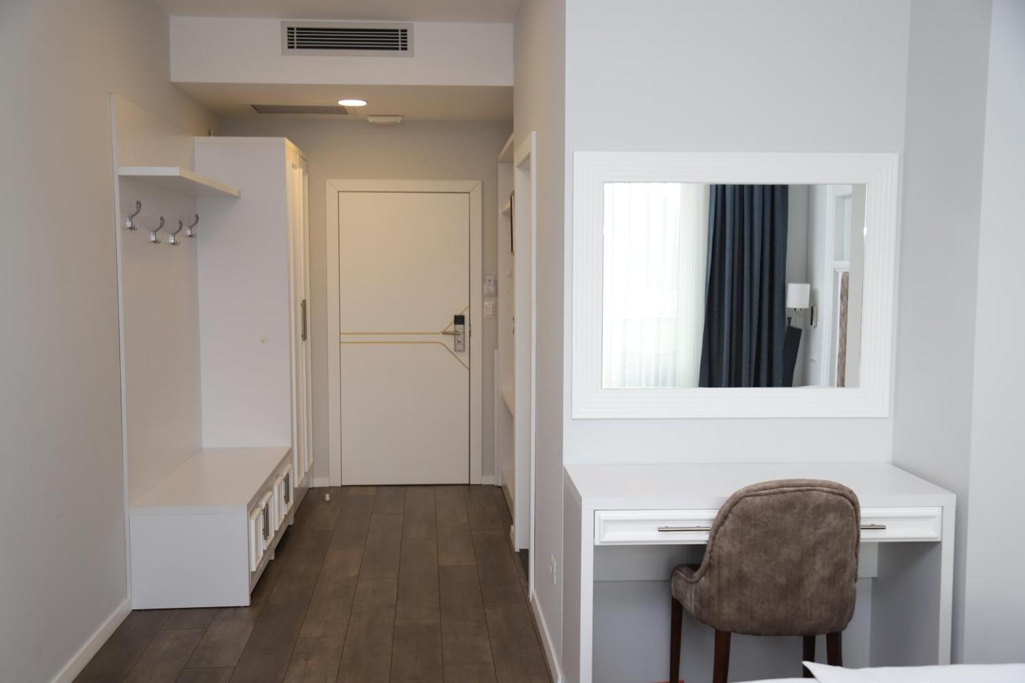 Sky Hotel Prizren Eksteriør bilde