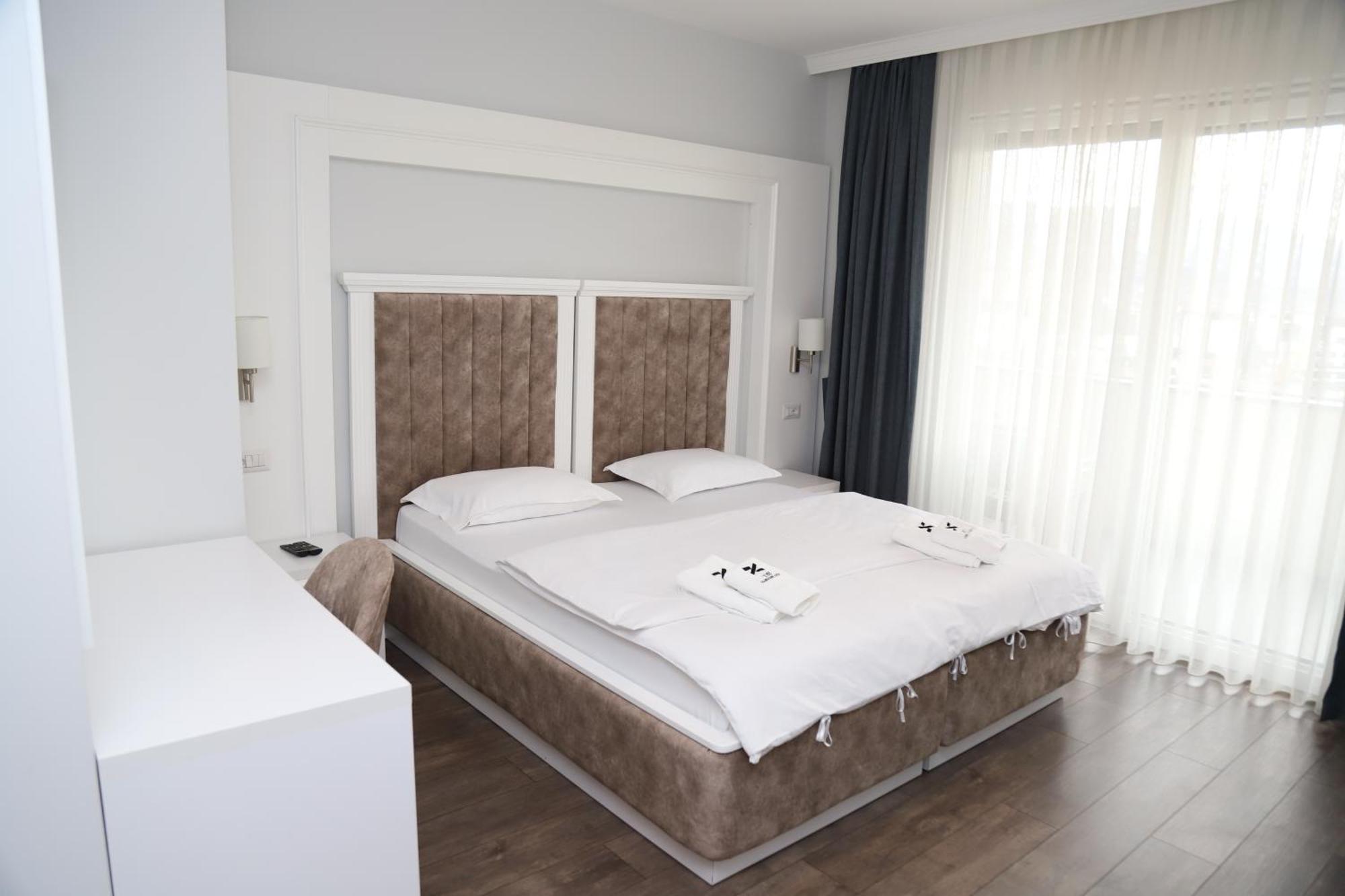 Sky Hotel Prizren Eksteriør bilde
