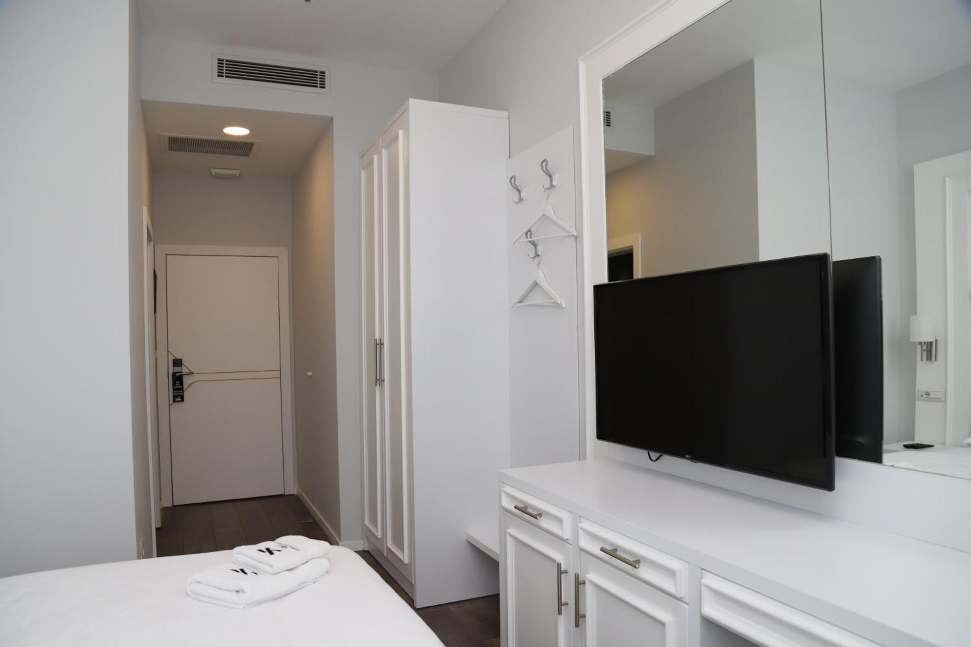 Sky Hotel Prizren Eksteriør bilde