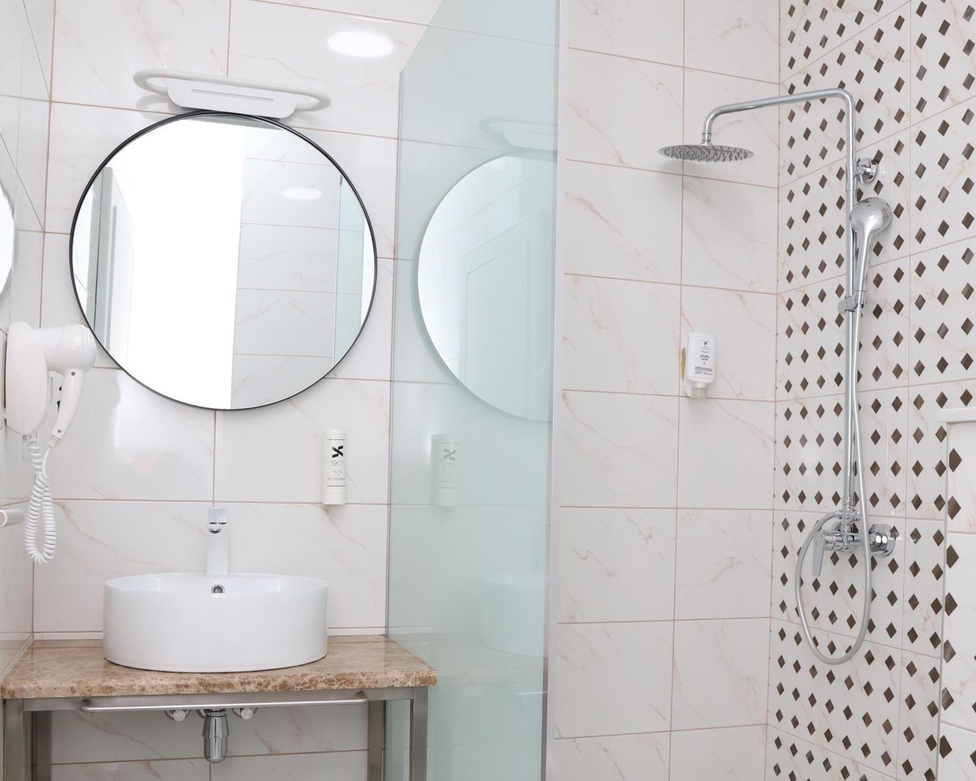 Sky Hotel Prizren Eksteriør bilde
