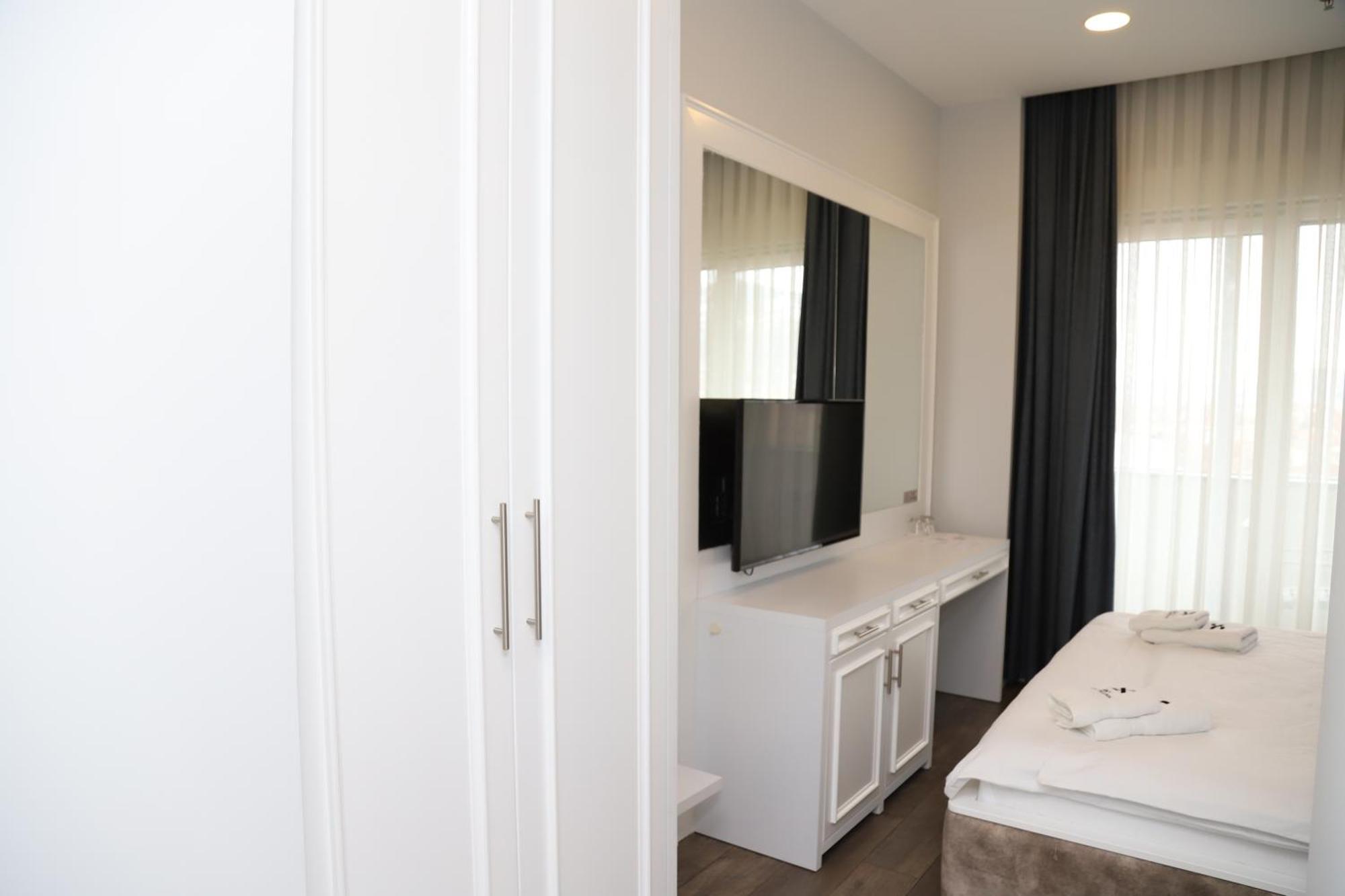 Sky Hotel Prizren Eksteriør bilde