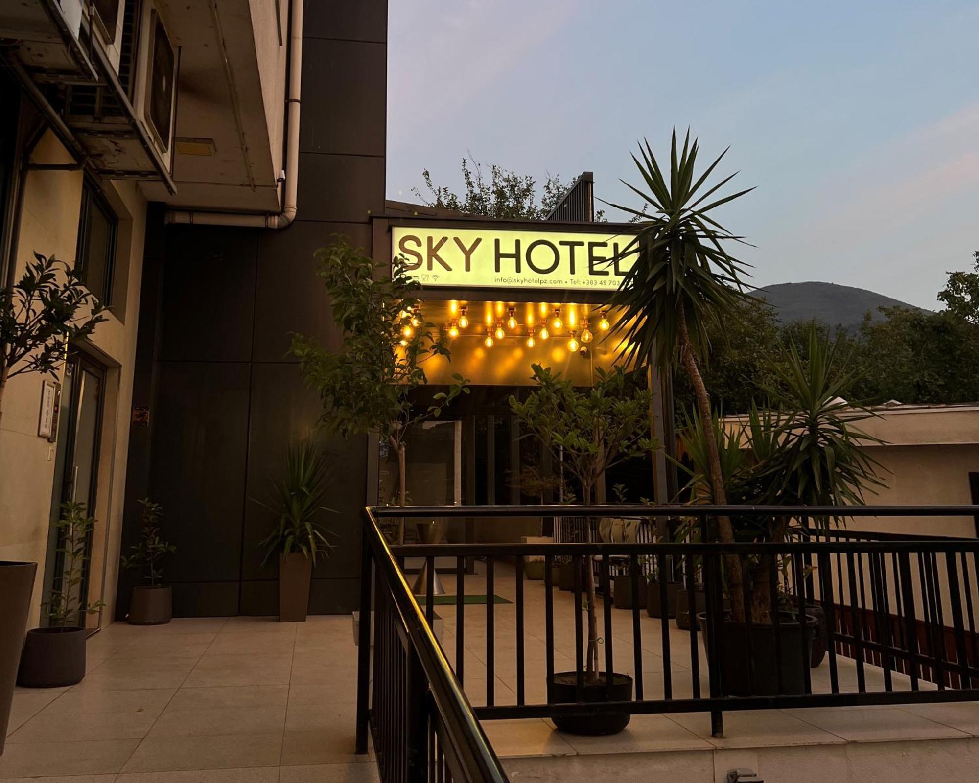 Sky Hotel Prizren Eksteriør bilde